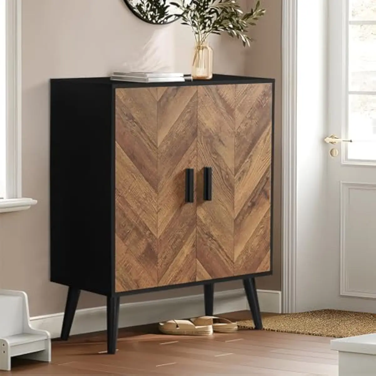 Storage & Organization - ตู้เก็บของพร้อมชั้นวางปรับระดับได้สองชั้นและบานประตูแบบซ่อน ตู้ไม้เอ็นจิเนียร์ลายก้างปลาอเนกประสงค์สำหรับห้องรับประทานอาหาร